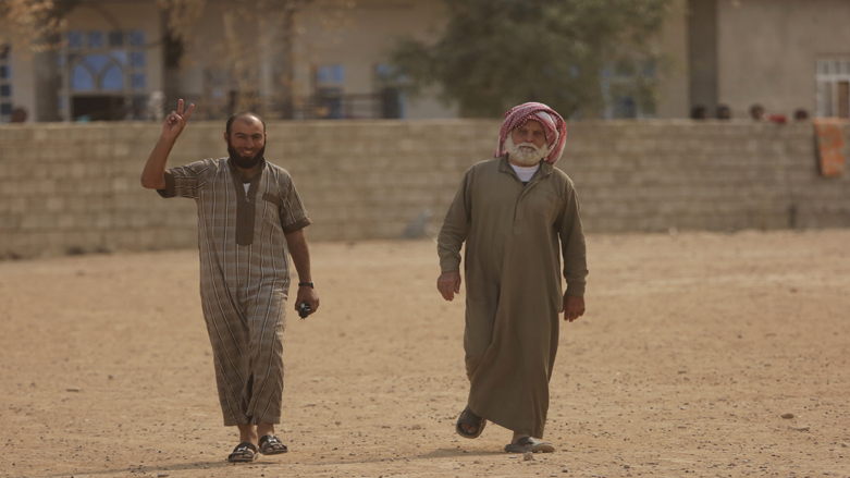 Irak askerleri Salih köyünü aldı, erkekler tıraş oldu